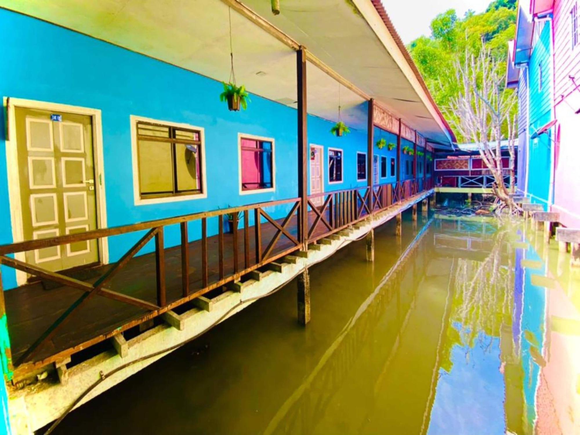 Capital O 91017 Tuba Beach Resort @ Pulau Tuba Kuah Extérieur photo