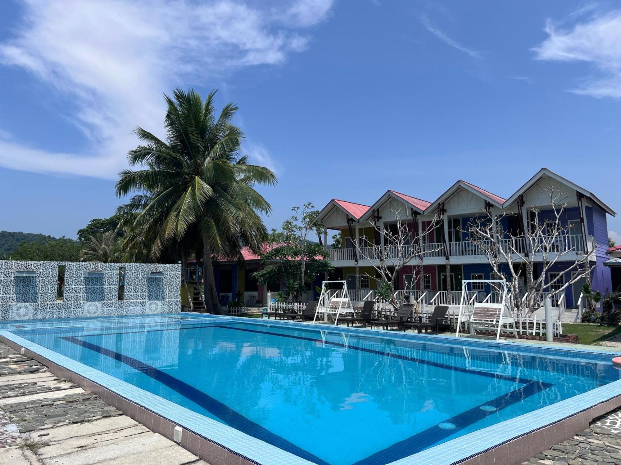 Capital O 91017 Tuba Beach Resort @ Pulau Tuba Kuah Extérieur photo